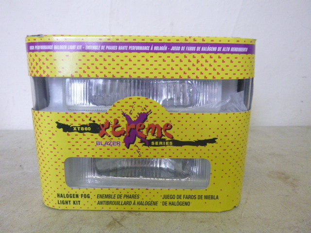 lot 101 image: 2 Blazer Xtreme Series XT860 Halogen Fog Light Kit