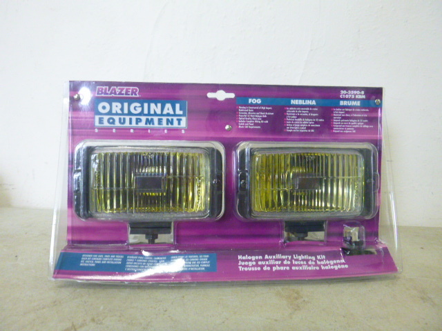 lot 103 image: 2 Blazer Halogen Fog Light Kit