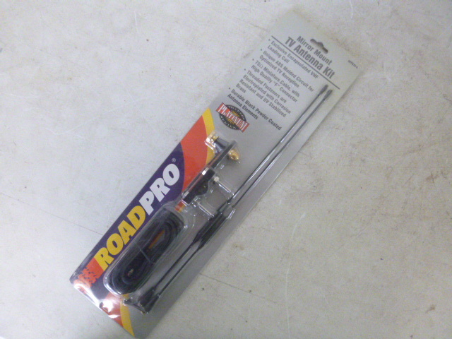 lot 122 image: Road Pro Mirror Mount TV Antenna Kit
