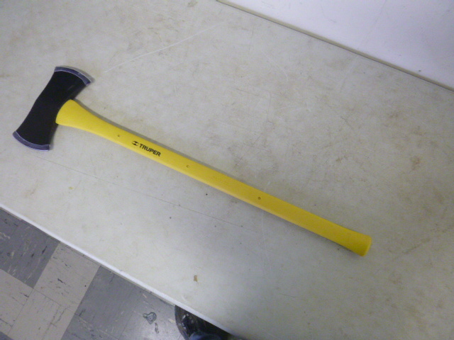 lot 158 image: Truper Axe