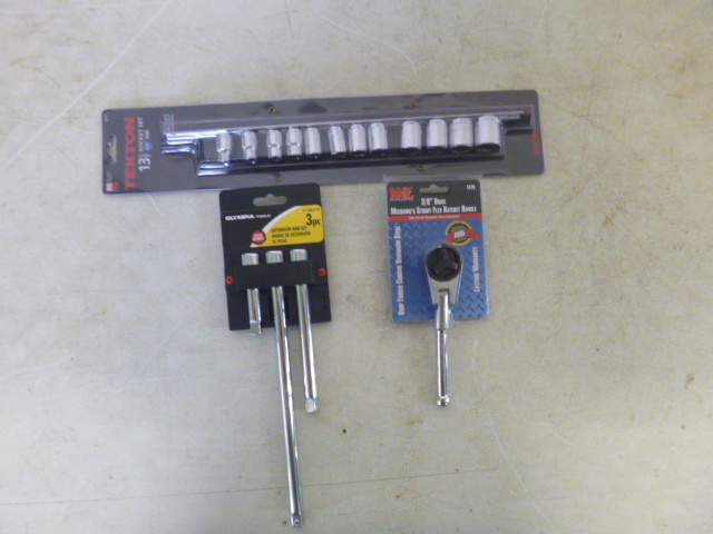 lot 181 image: Ratchet with Swivel Head, Extension Bar Set and SAE Sockets