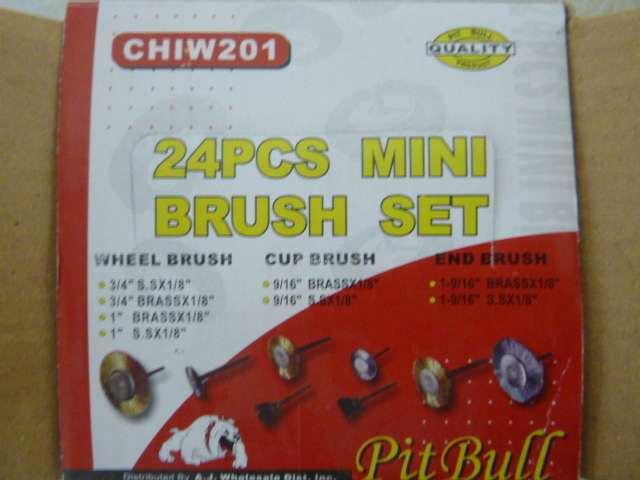 lot 190 image: Pit Bull Mini Brush Set