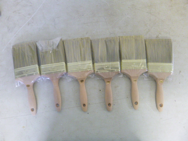lot 208 image: 6 Paint Brushes