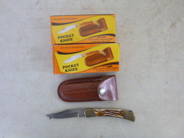 lot 225 image: 3 Lock Blade Knives