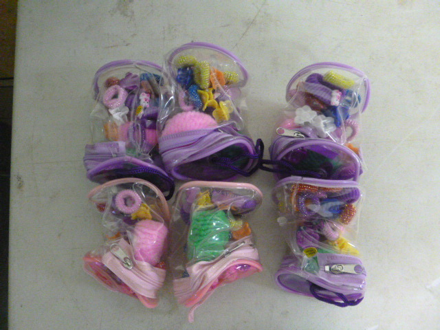 lot 257 image: 6 Packs of Pony Tail Holders