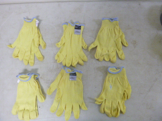 lot 251 image: 6 Pair of Kevlar Gloves