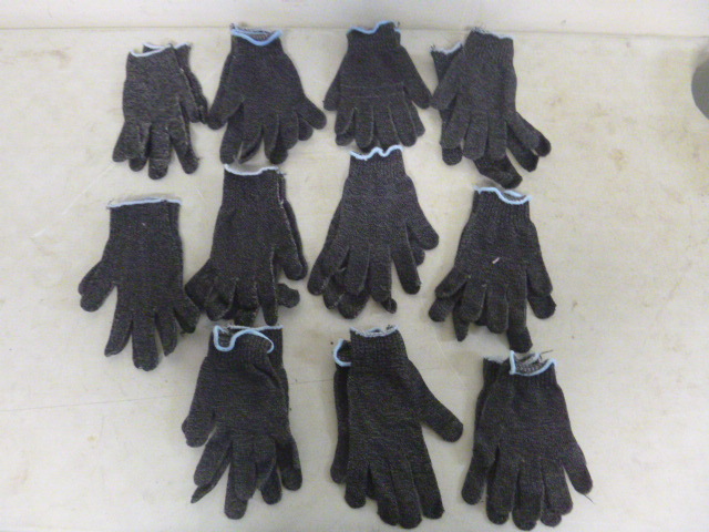 lot 255 image: 12 Pair of Gloves
