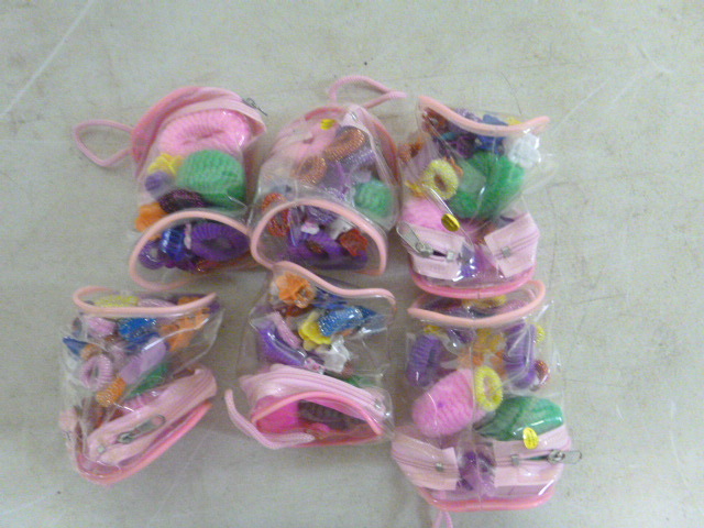 lot 256 image: 6 Packs of Pony Tail Holders