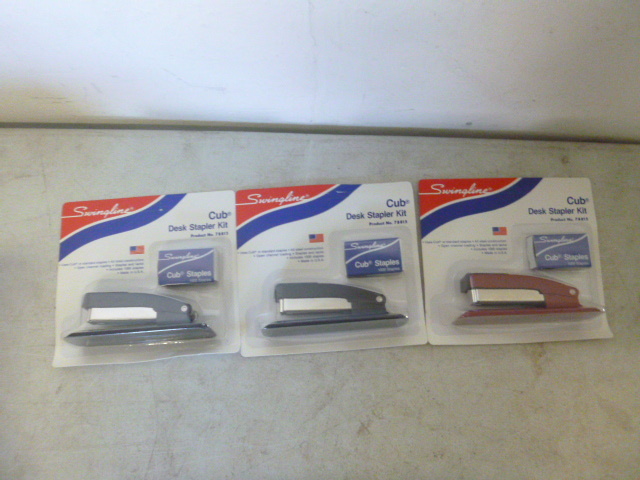 lot 266 image: 3 Swingline Cub Desk Stapler Kits
