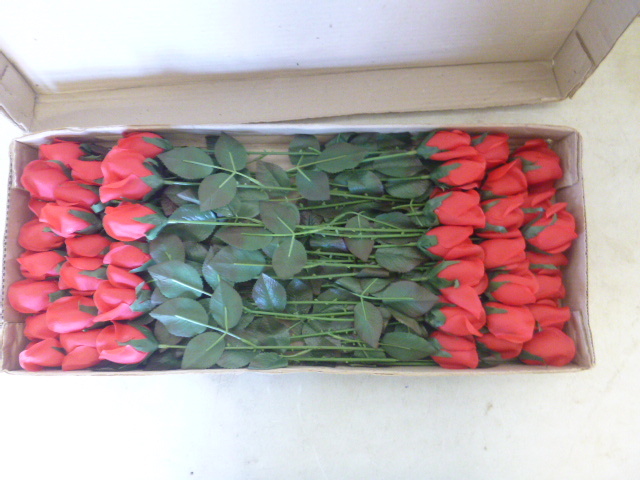 lot 270 image: 40 Fake Roses
