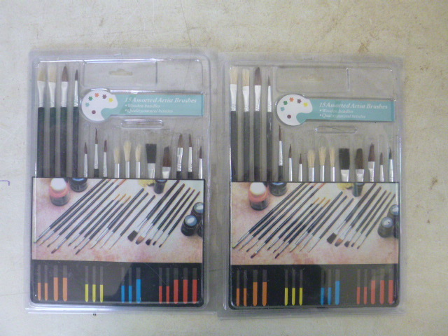 lot 367 image: 2 Packs of Assorted Artist Brushes