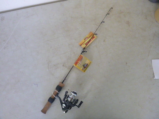 lot 399 image: Northland Ice Fishing Combo