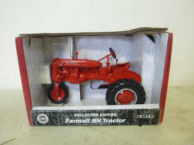 lot 464 image: Ertl Collector Edition Farmall BN Tractor