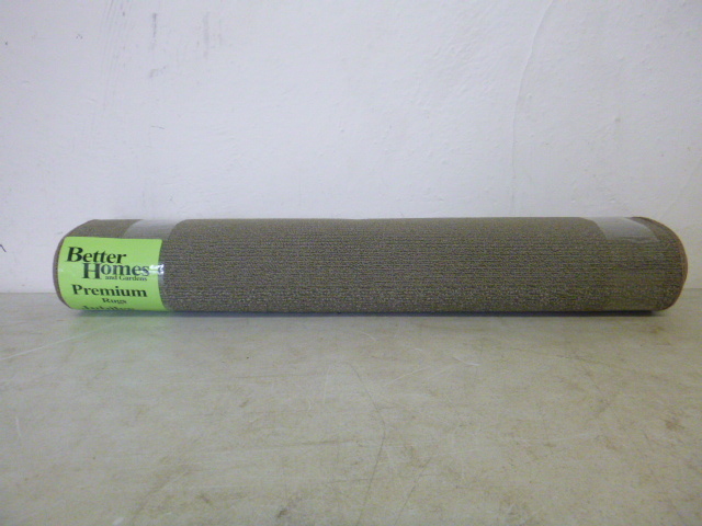 lot 474 image: Better Homes and Garden Hall Rug