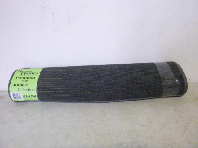 lot 475 image: Better Homes and Garden Hall Rug