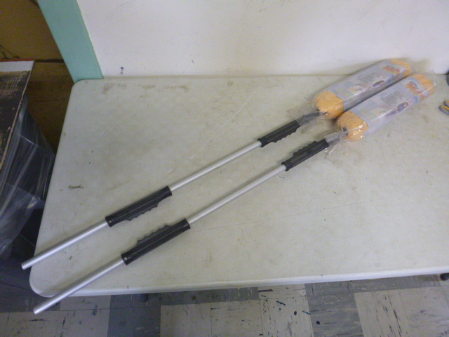 lot 479 image: 2 Mops