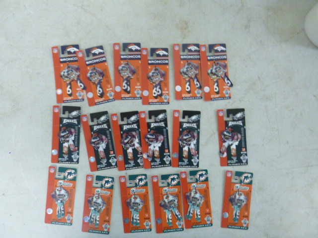 lot 494 image: 18 NFL Keys