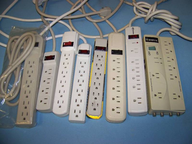 lot 68 image: (8) Power Strips  Outlet Strips