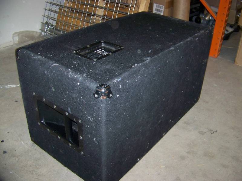 lot 25 image: Community Professional Sound Systems, Dual 15-Inch, Subwoofer