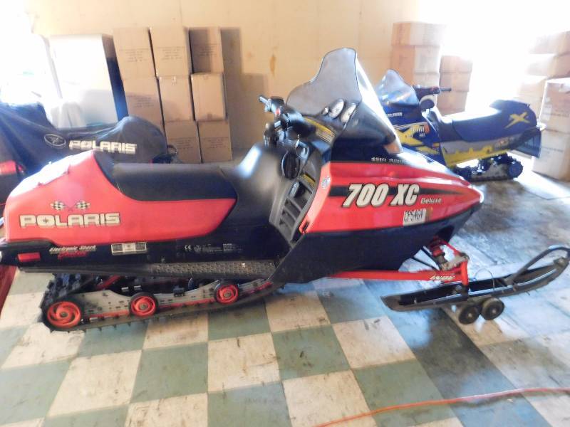 2000 Polaris 700XC Deluxe Snowmobile