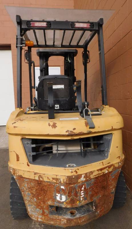 2005 Cat 6000lb Forklift