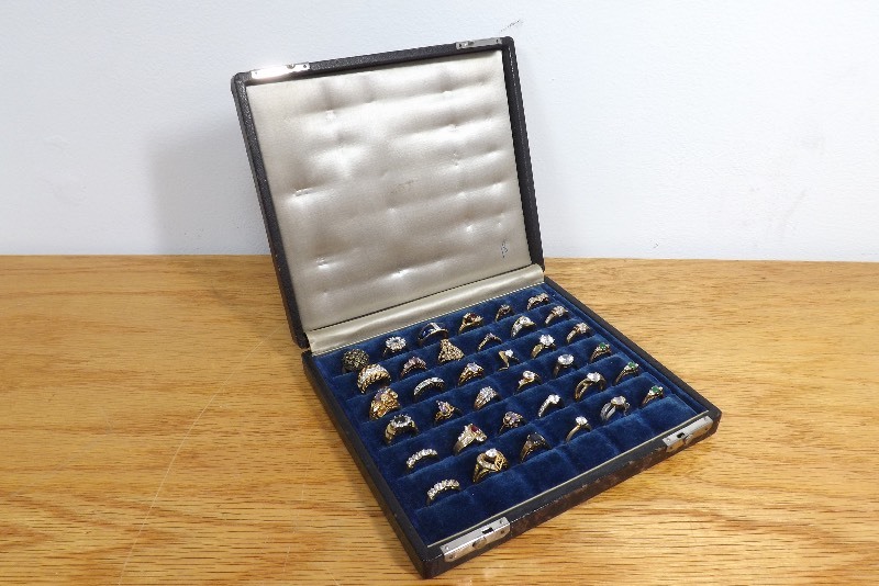 vintage ring case