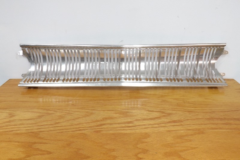 lot 34 image: Vintage Ford Fairlane Car Grill