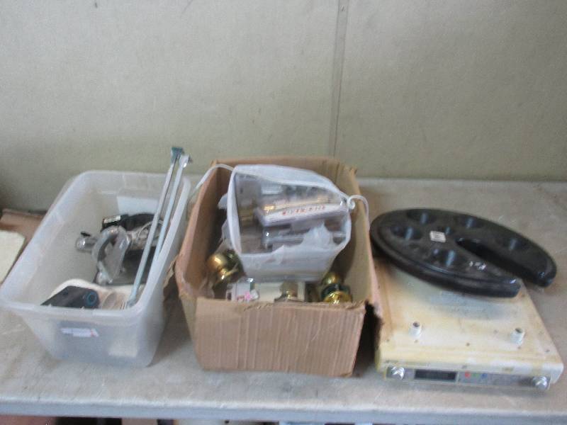 door handles (interior) faucet and CD player