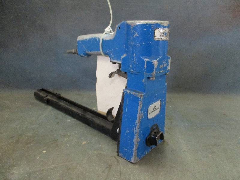 Pneumatic BoxCarton Stapler