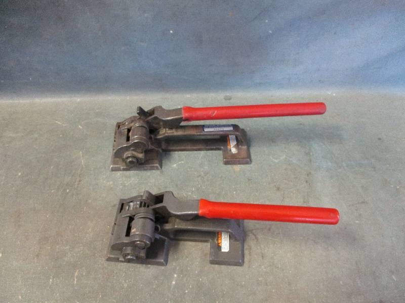 Steel strap tensioner