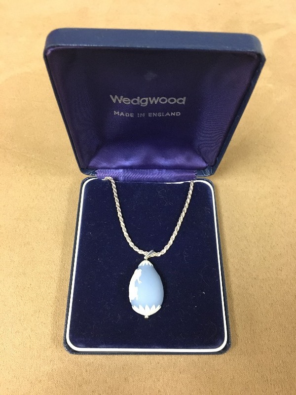 Beautiful Wedgewood Cameo Pendant o...