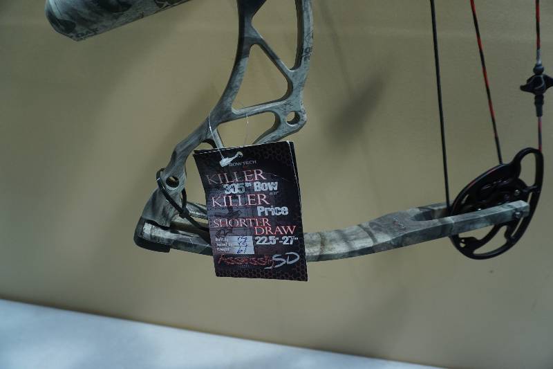 lot 4 image: Bowtech RAK Assassin Compound Bow
