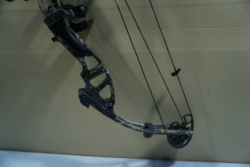 lot 5 image: Alpine Frontier Compound Bow