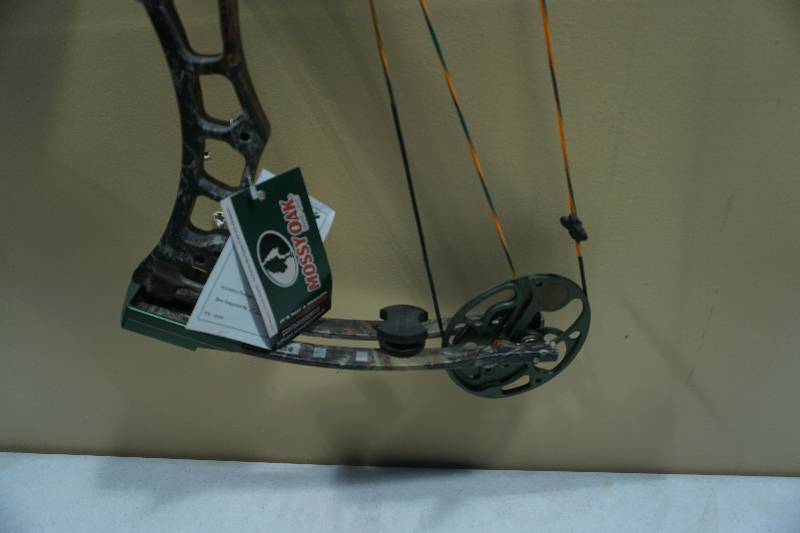 lot 8 image: Fred Bear Truth Mossy Oak Compound Bow