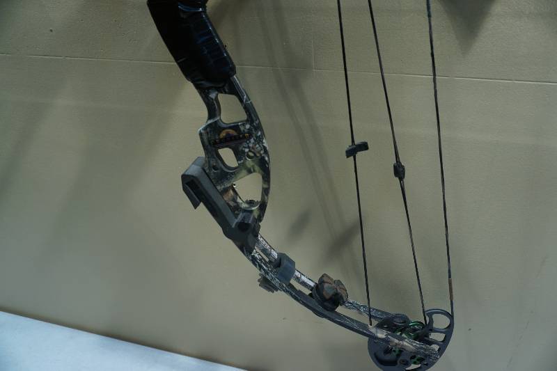 lot 11 image: Alpine Frontier Model Compound Bow
