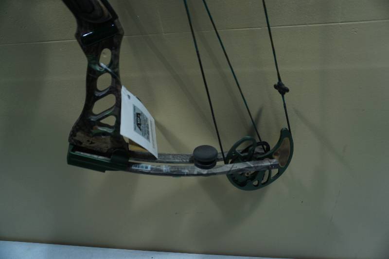 lot 12 image: Fred Bear Instinct Model Compound Bow