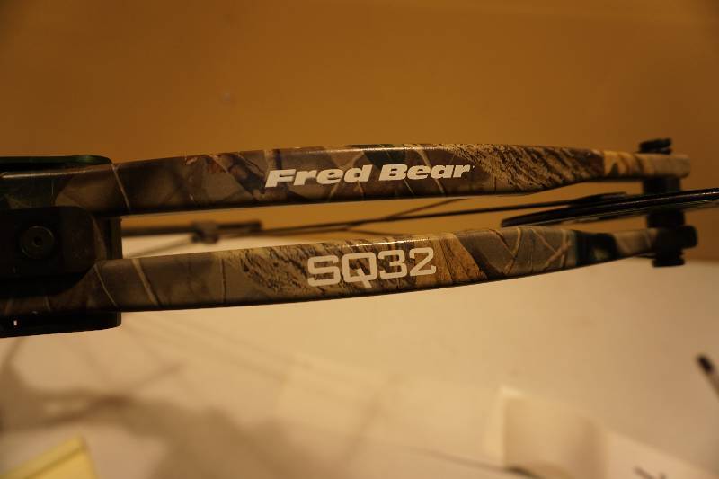 lot 13 image: Fred Bear Model SQ32 Compound Bow