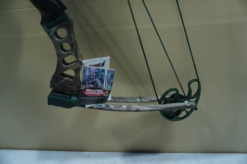 lot 16 image: Fred Bear Element Model Compound Bow