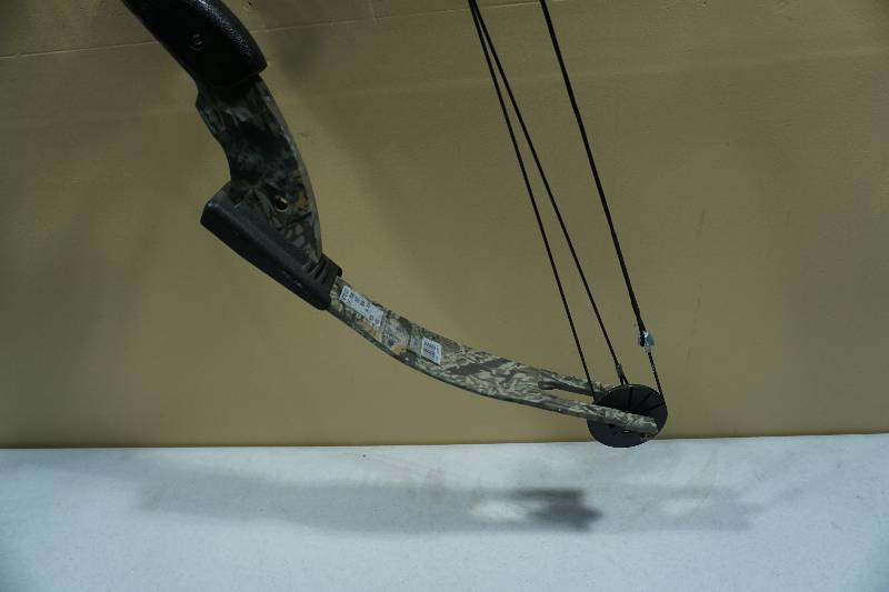 lot 17 image: PSE Deer Hunter Model Compound Bow