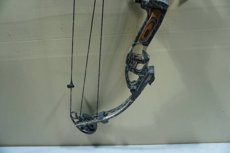 lot 18 image: Alpine Frontier Model Left Handed Compound Bow