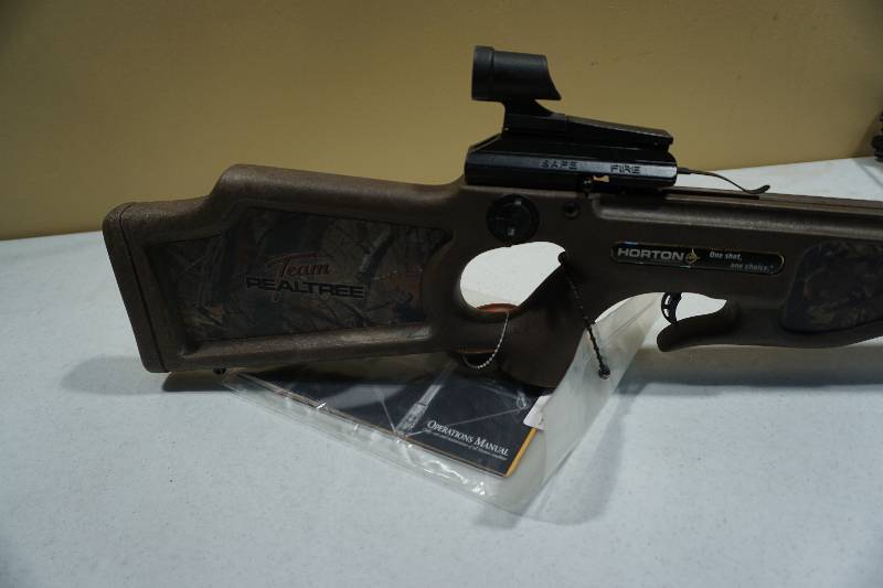 lot 27 image: Horton Explorer Model TR175 Team Real Tree Cross Bow