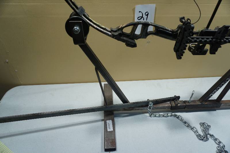 lot 29 image: Metal Adjustable Bow Press Compound Bow Work Station