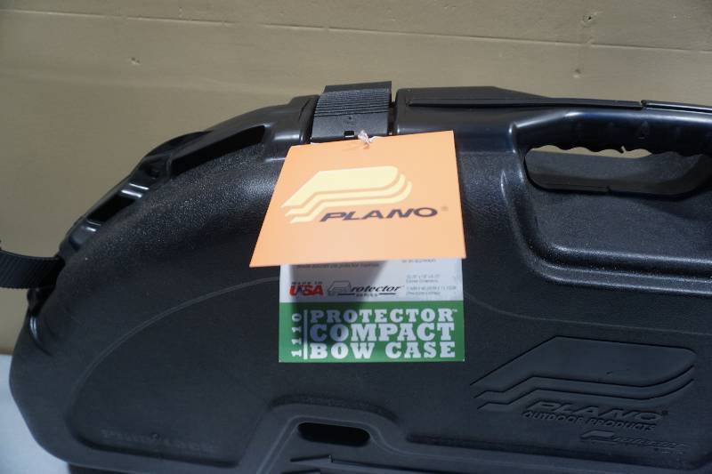 lot 38 image: Plano Model 1110 Compound Bow Protective StorageCarry Case