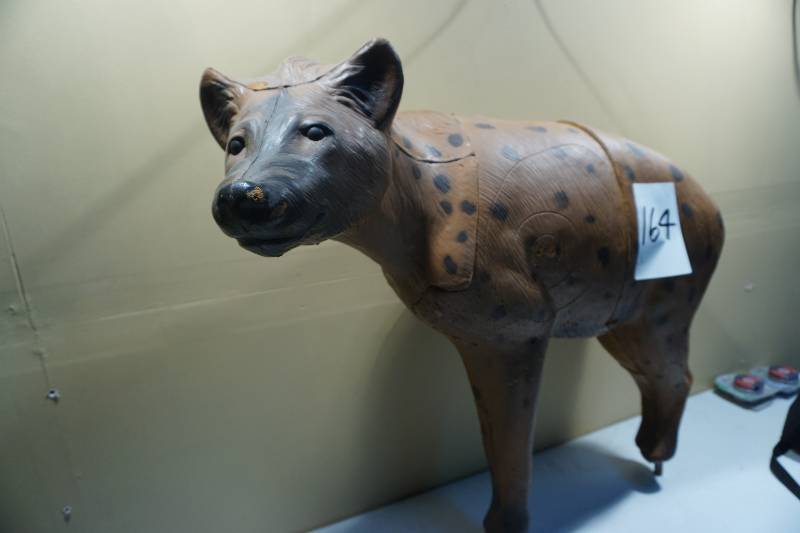 lot 164 image: McKenzie Brand Hyena Full Size Archery Target