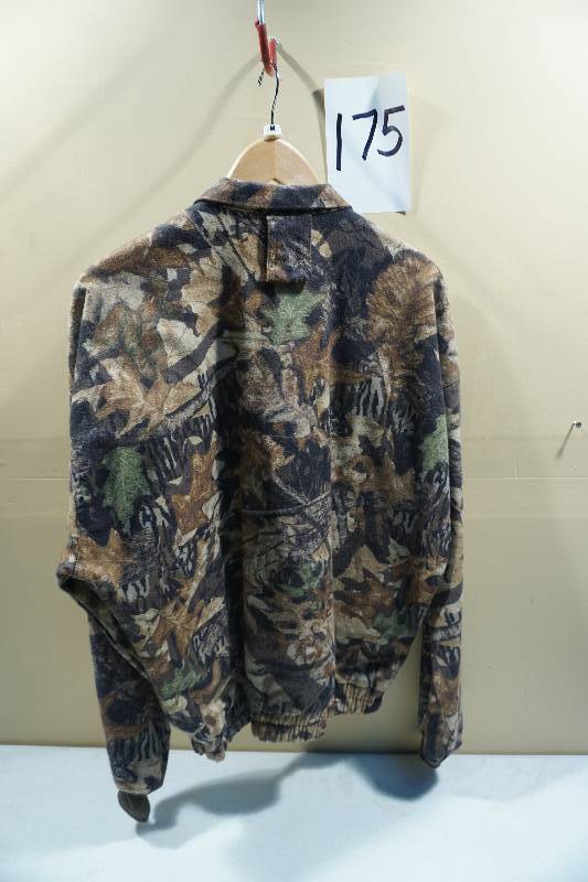 lot 175 image: Mossy Oak Select Mossy Oak Camo Jacket