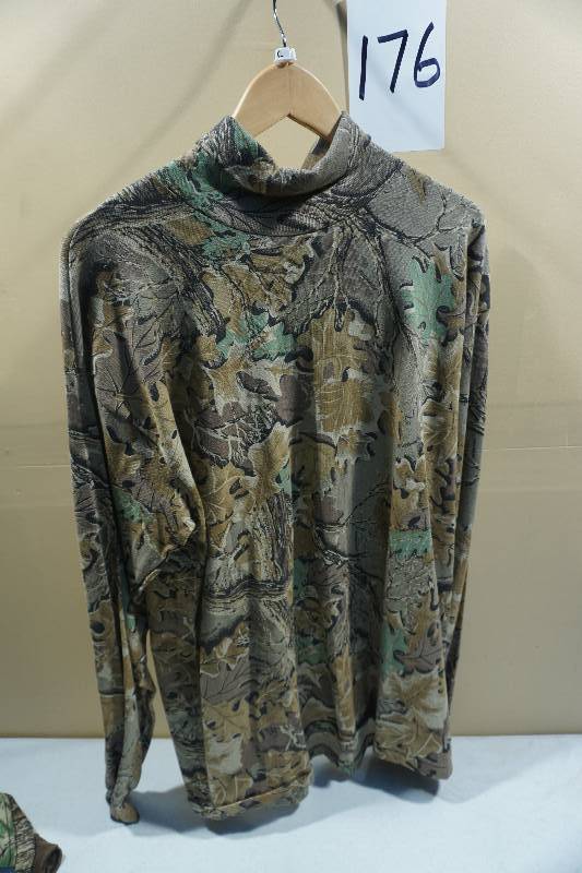 lot 176 image: Ducks Unlimited Advantage Camo Turtle Neck