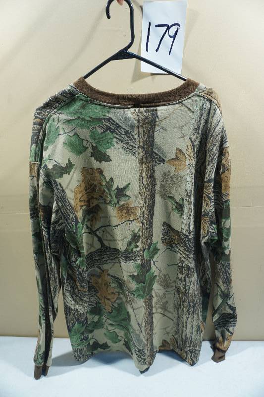 lot 179 image: Walls Long Sleeve Camo T-Shirt