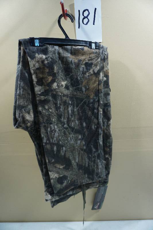 lot 181 image: Mossy Oak Break Up Design Chamois Hunting Pants
