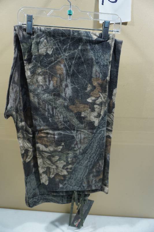 lot 182 image: Mossy Oak Break Up Design Chamois Hunting Pants