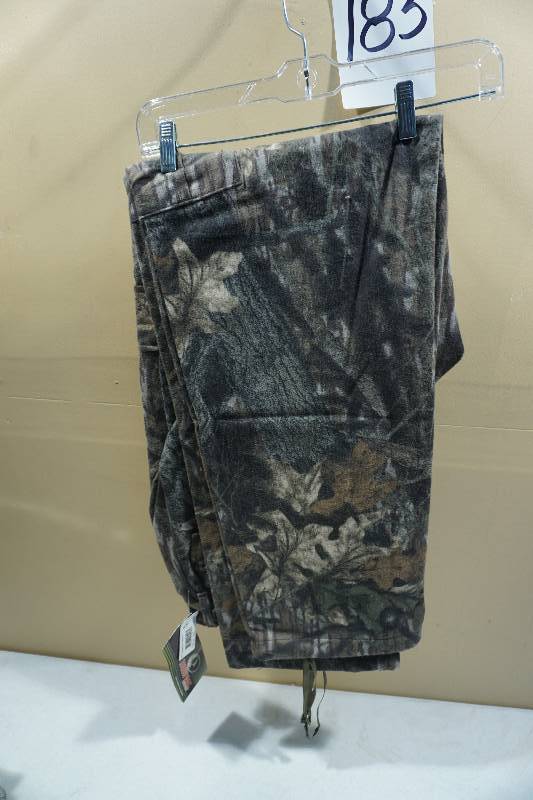 lot 183 image: Mossy Oak Break Up Design Chamois Hunting Pants